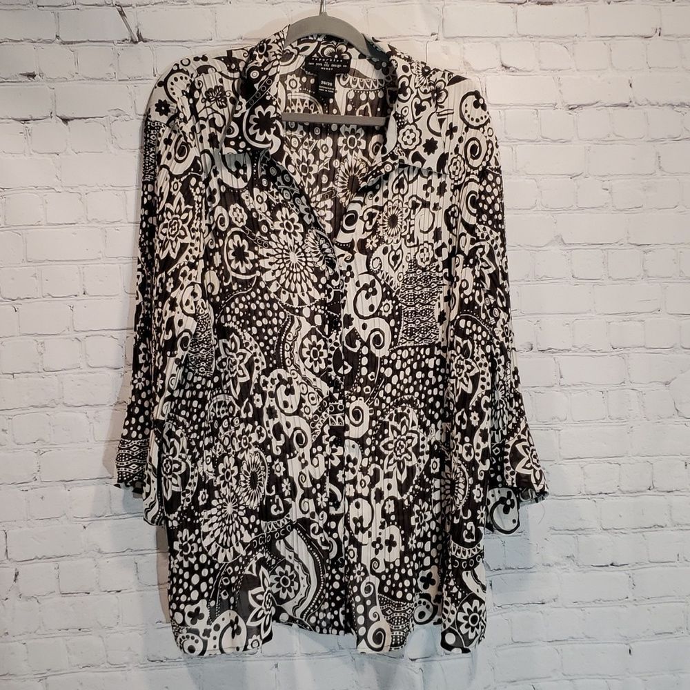 Black & White Printed Button-Up Tunic Top